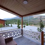 Resort Bujtina E Muriqit *