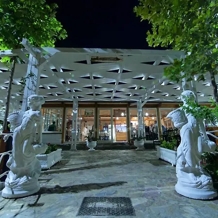 Resort Bujtina E Muriqit *