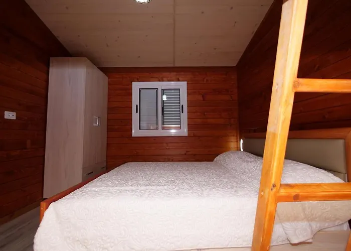 Resort Bujtina E Muriqit Zogaji