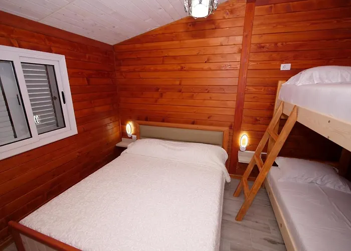 Resort Bujtina E Muriqit