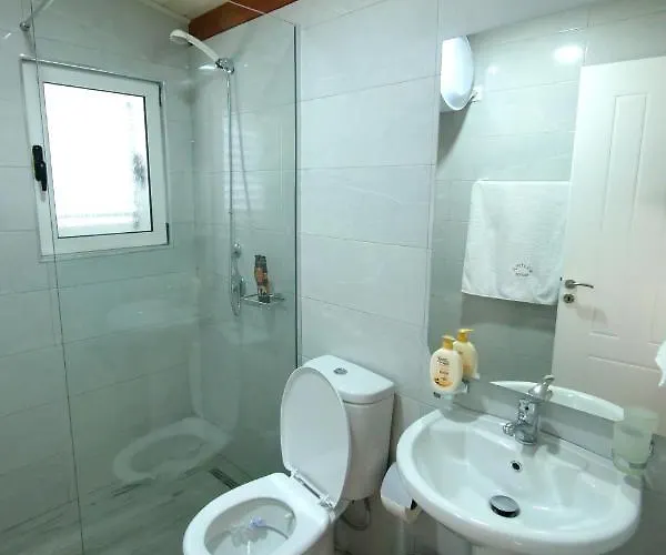 Resort Bujtina E Muriqit