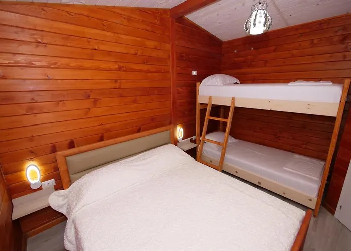 Bujtina E Muriqit Resort *