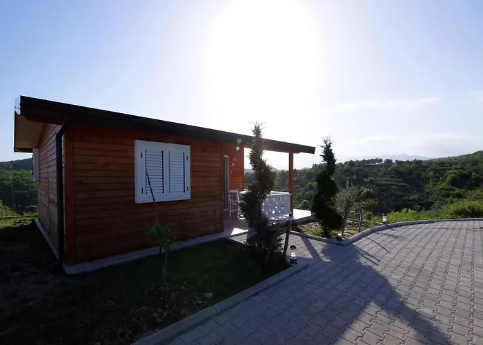 Bujtina E Muriqit Resort