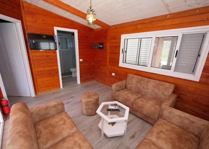 Resort Bujtina E Muriqit