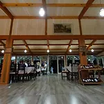 Bujtina E Muriqit Üdülőközpont Zogaji