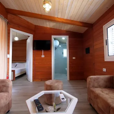 Bujtina E Muriqit منتجع