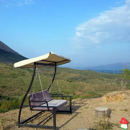 Bujtina E Muriqit منتجع Zogaji