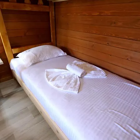 Bujtina E Muriqit منتجع *