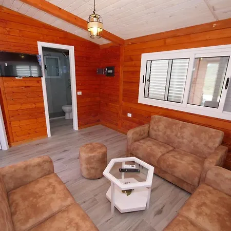 منتجع Bujtina E Muriqit